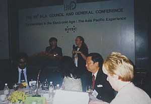 Bev Bruce & Chris Wiles presenting at IFLA '99